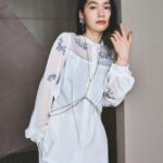 女透膚花朵刺繡長袖襯衫上衣-三色-